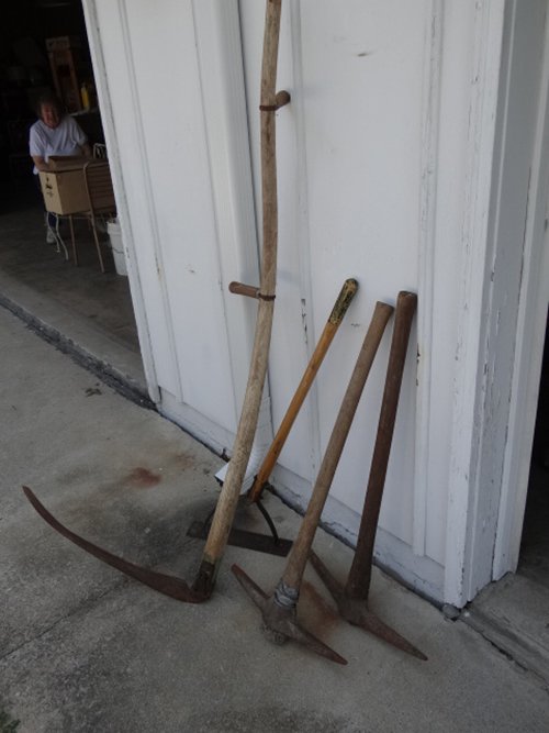 Property photo 115 - Personal Property Auction, Tractors, Dozer, Implements, Lawn & Garden, Tools, Antiques, Furniture & Household